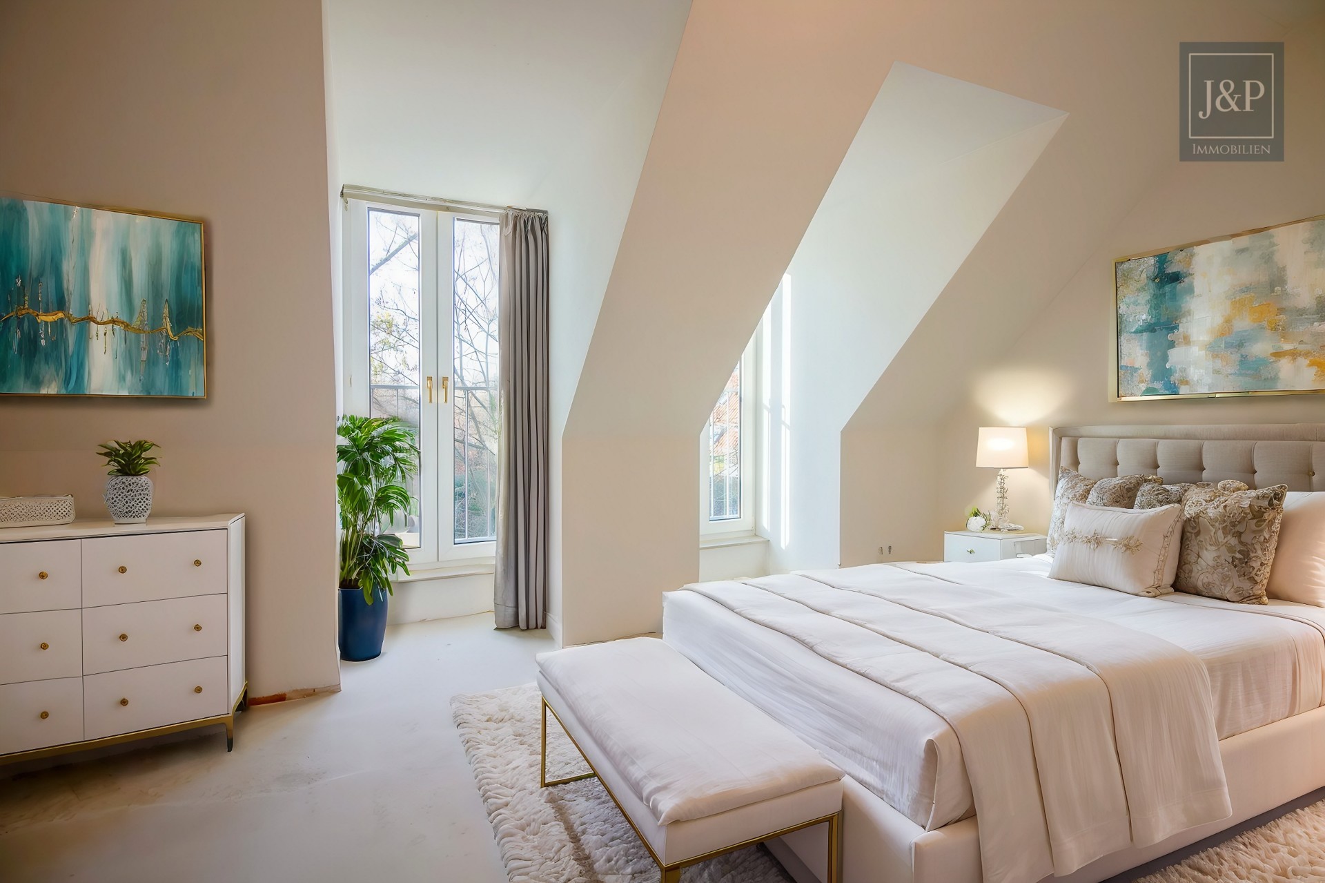 Reserviert! Helle und großzügige 3-Zimmer-Wohnung mit Balkon in ruhiger und zentraler Lage! - Schlafzimmer 1 eingerichtet