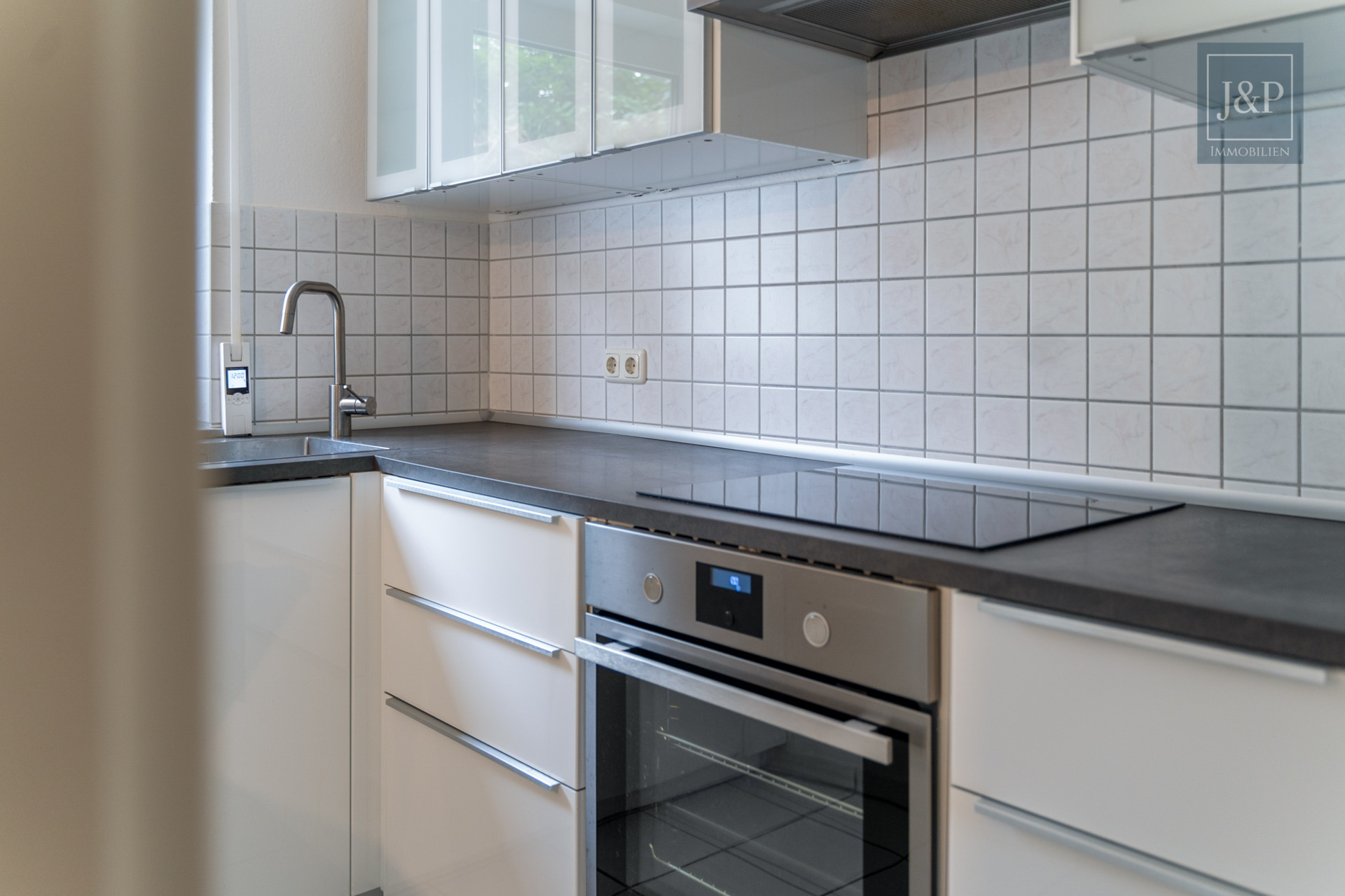 RESERVEIRT - Einzigartige Maisonette mit Gäste-WC, Gartenzugang (400qm) + TG-Stellplatz - Küche