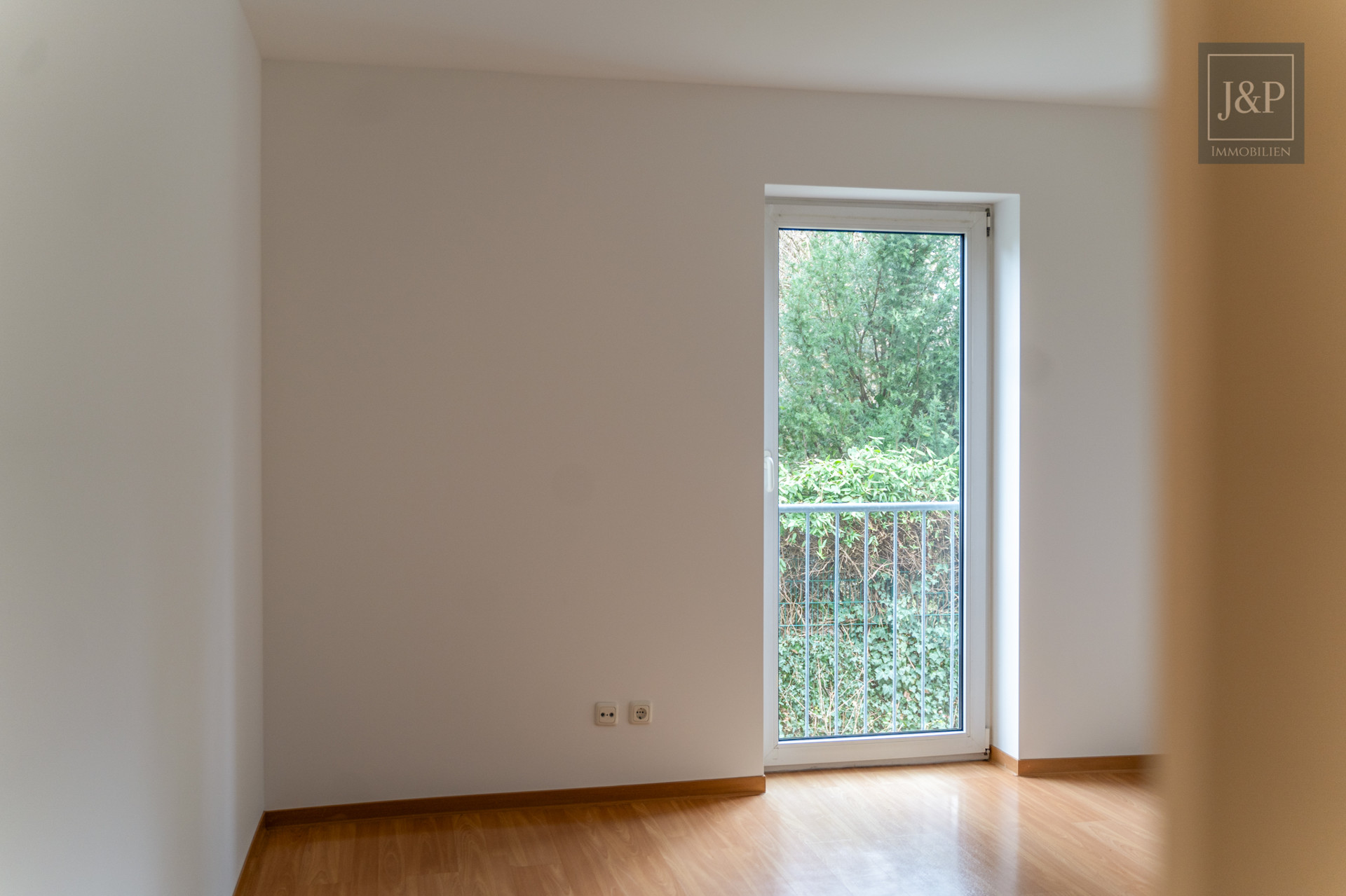 RESERVEIRT - Einzigartige Maisonette mit Gäste-WC, Gartenzugang (400qm) + TG-Stellplatz - Schlafzimmer