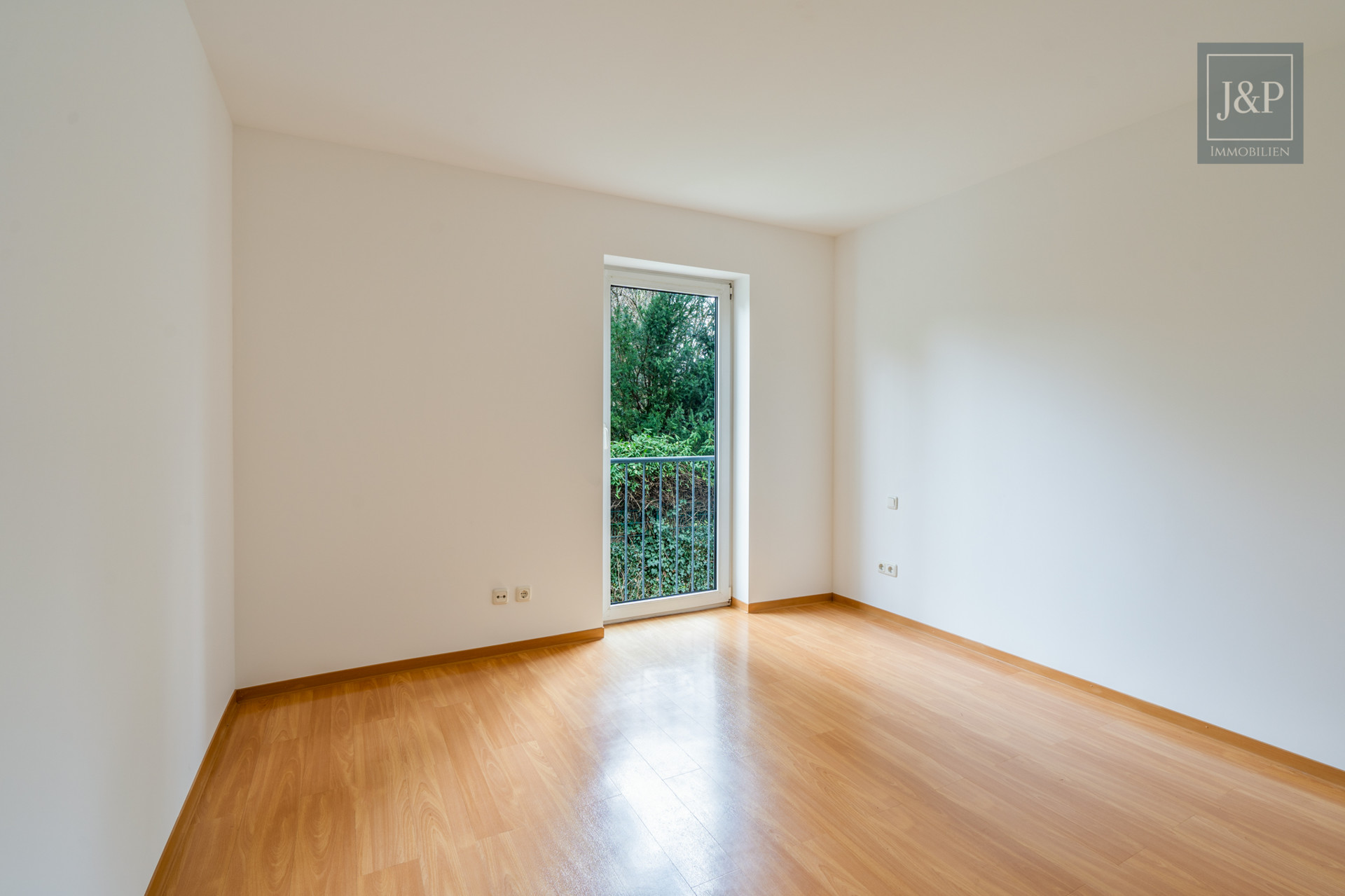 RESERVEIRT - Einzigartige Maisonette mit Gäste-WC, Gartenzugang (400qm) + TG-Stellplatz - Schlafzimmer