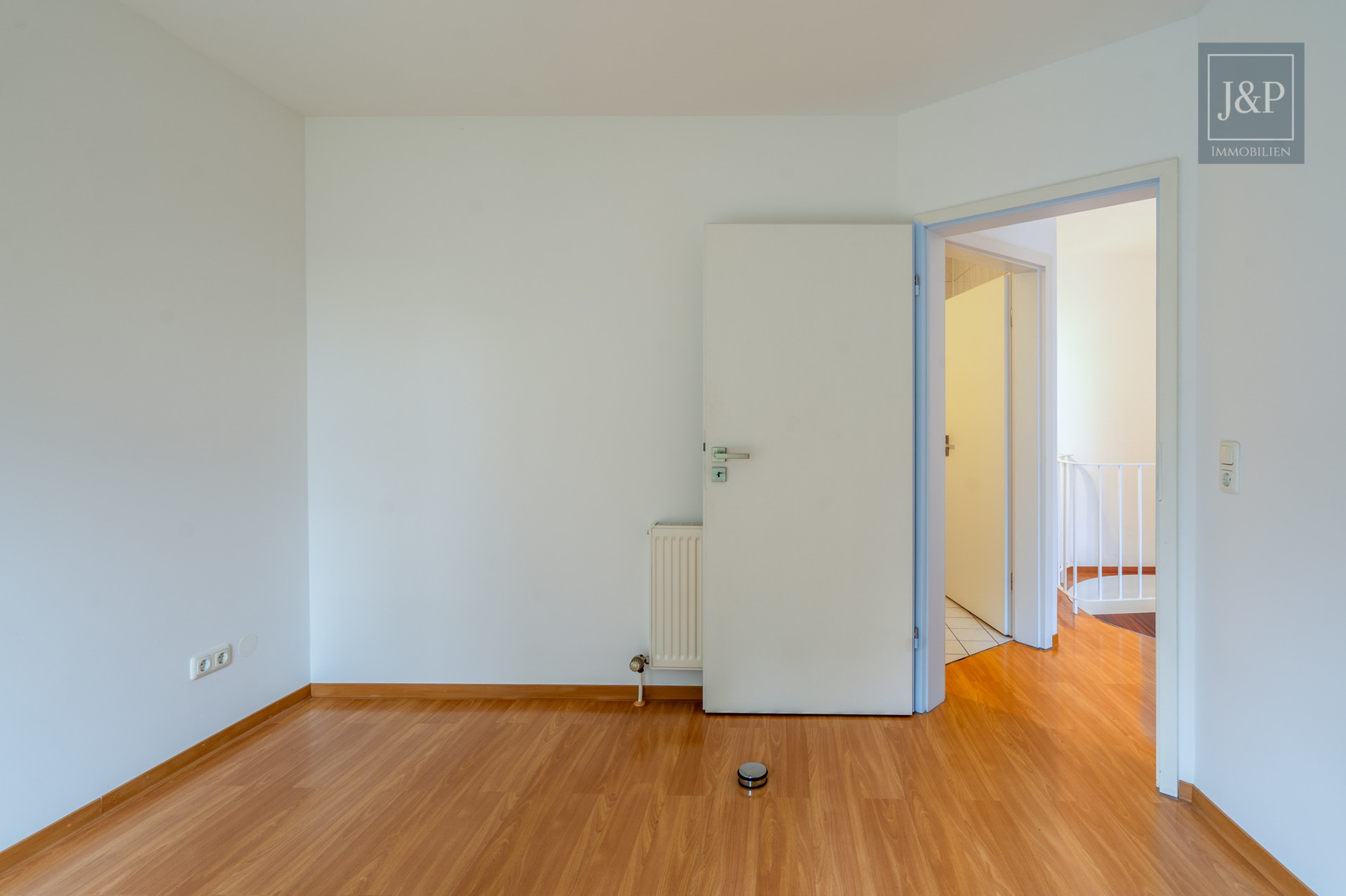 RESERVEIRT - Einzigartige Maisonette mit Gäste-WC, Gartenzugang (400qm) + TG-Stellplatz - Schlafzimmer