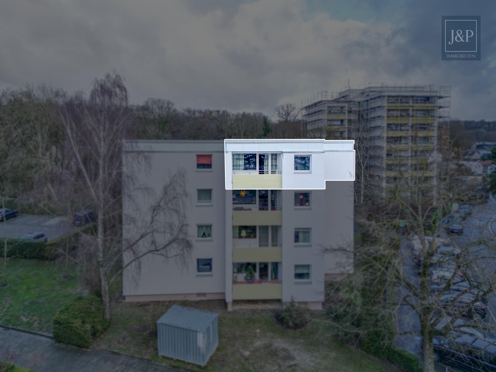 Wohnen mit Weitblick: Helle 3,5-Zimmer-Wohnung mit Balkon und Blick ins Grüne - Außenansicht