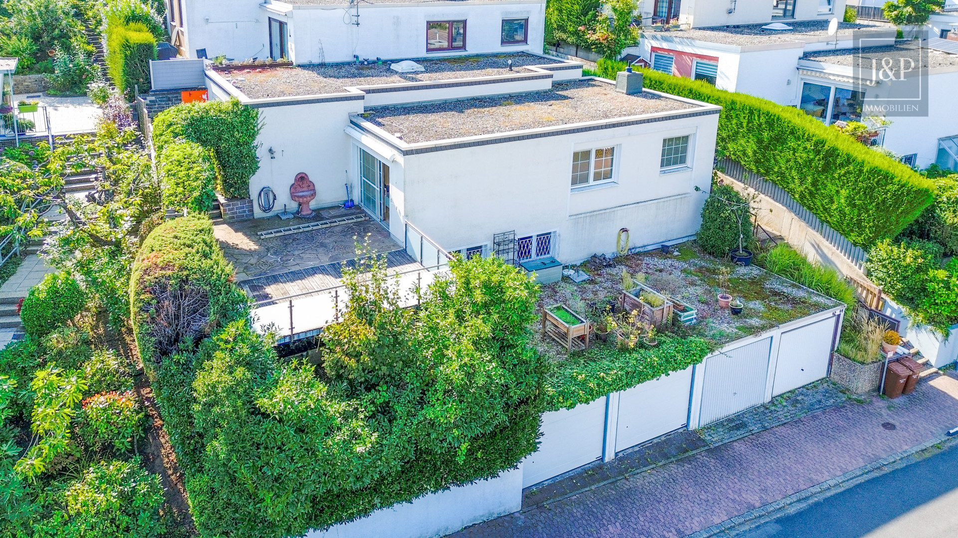 Baulich saniertes Eigenheim mit Panoramaterrasse in idyllischer, familienfreundlicher Nachbarschaft. - Außenansicht