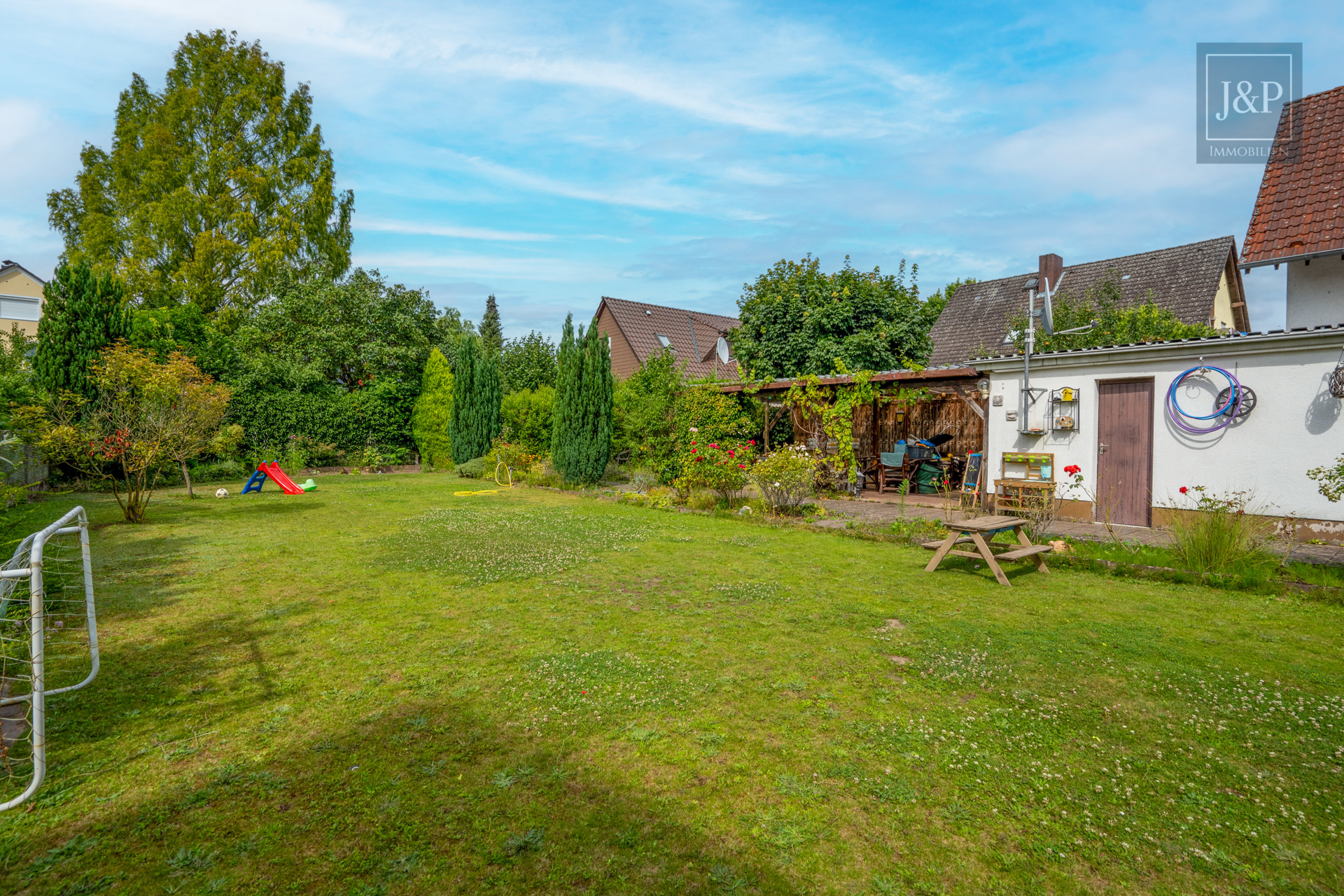 Einfamilienhaus mit großem Garten (Baugrundstück) in Bestlage von Erzhausen! - Garten