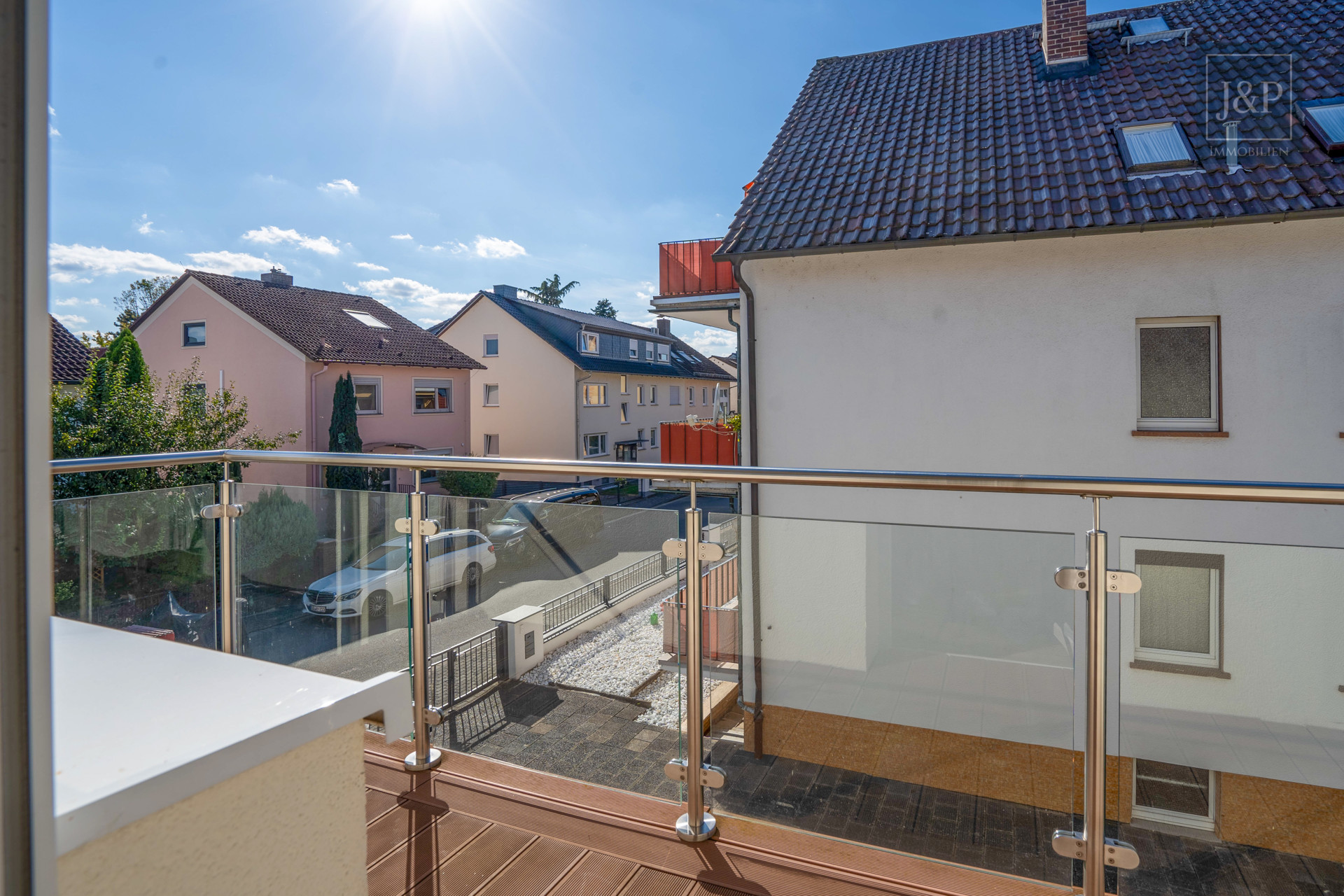 Traumhaftes Zweifamilienhaus mit 2 vermieteten Doppelhaushälften im Herzen von Maintal - 9 1.OG Balkon