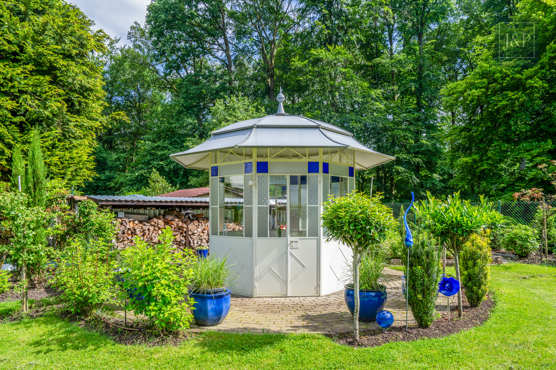 Freistehendes Einfamilienhaus in direkter Waldrandlage von Dreieich-Buchschlag! - Pavillion