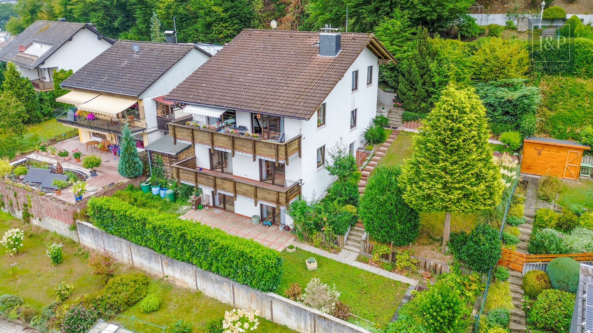 Idyllisches Split-Level Einfamilienhaus mit viel Platz und direkter Waldnähe. - Außenansicht