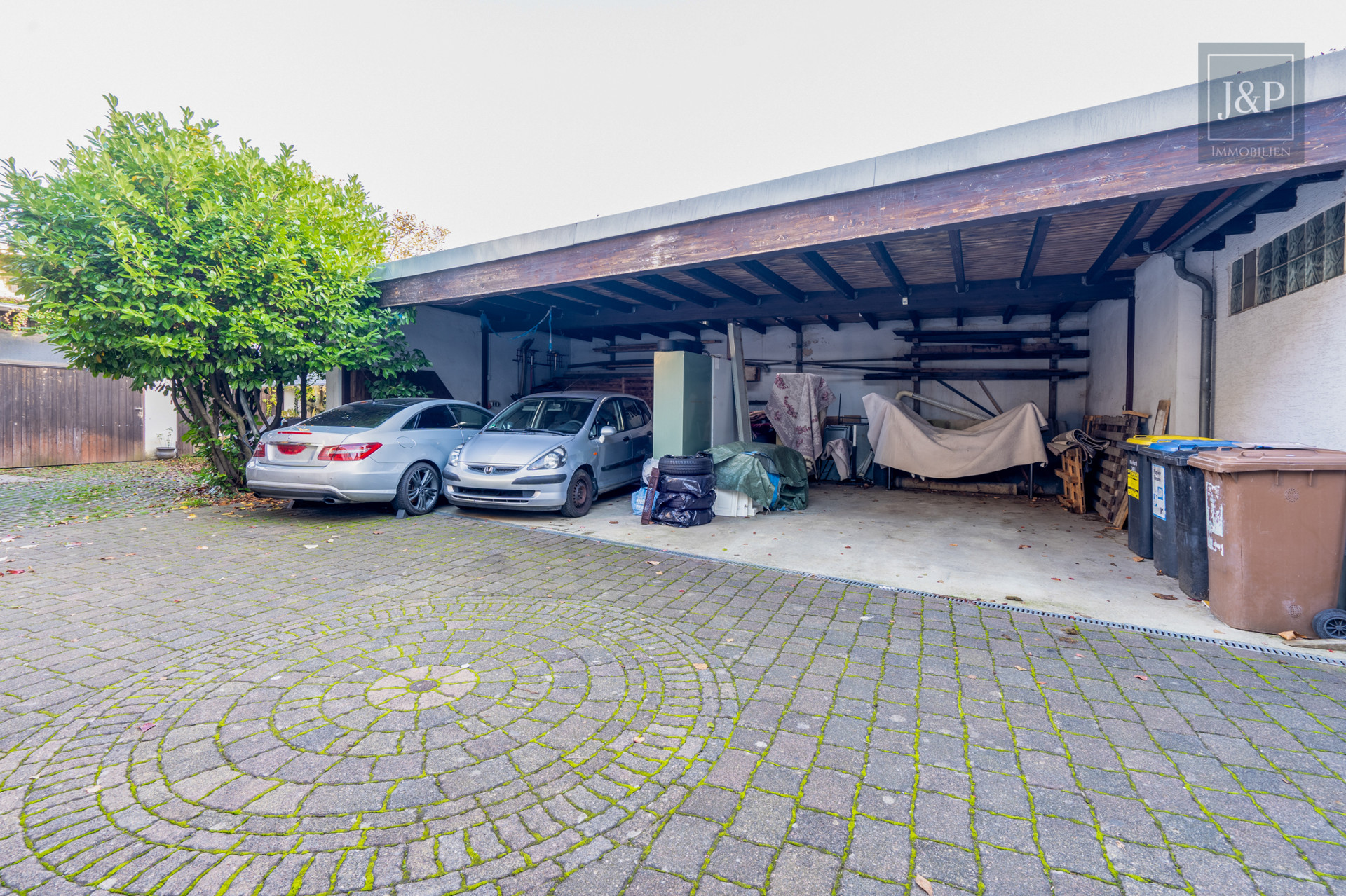 481 m² Wohn- und Geschäftsfläche: 5,5% Rendite in der Innenstadt von Rüsselsheim! - Carport