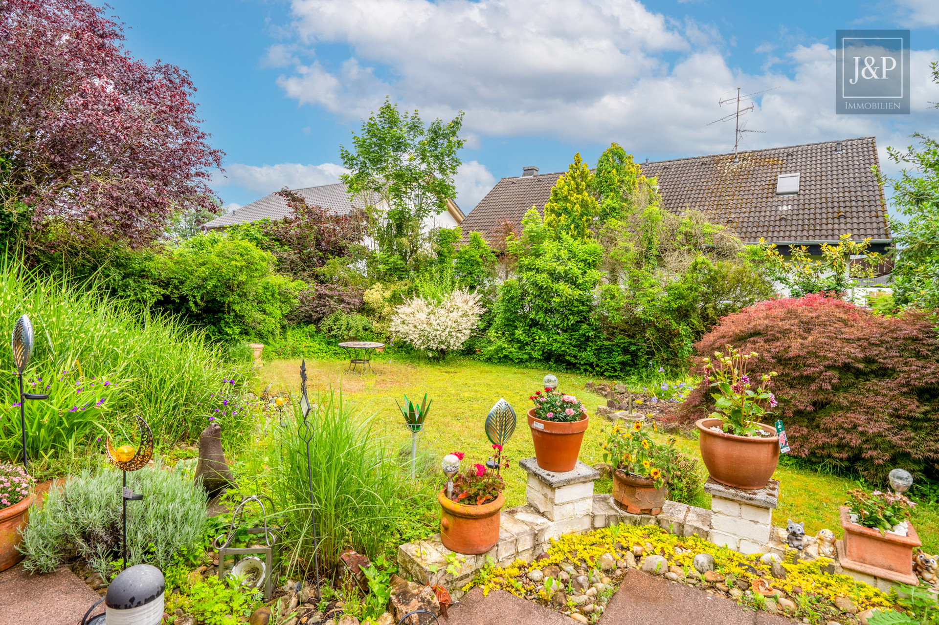 Sanierter Bungalow mit Ausbaupotenzial für zwei Einliegerwohnungen! - Garten