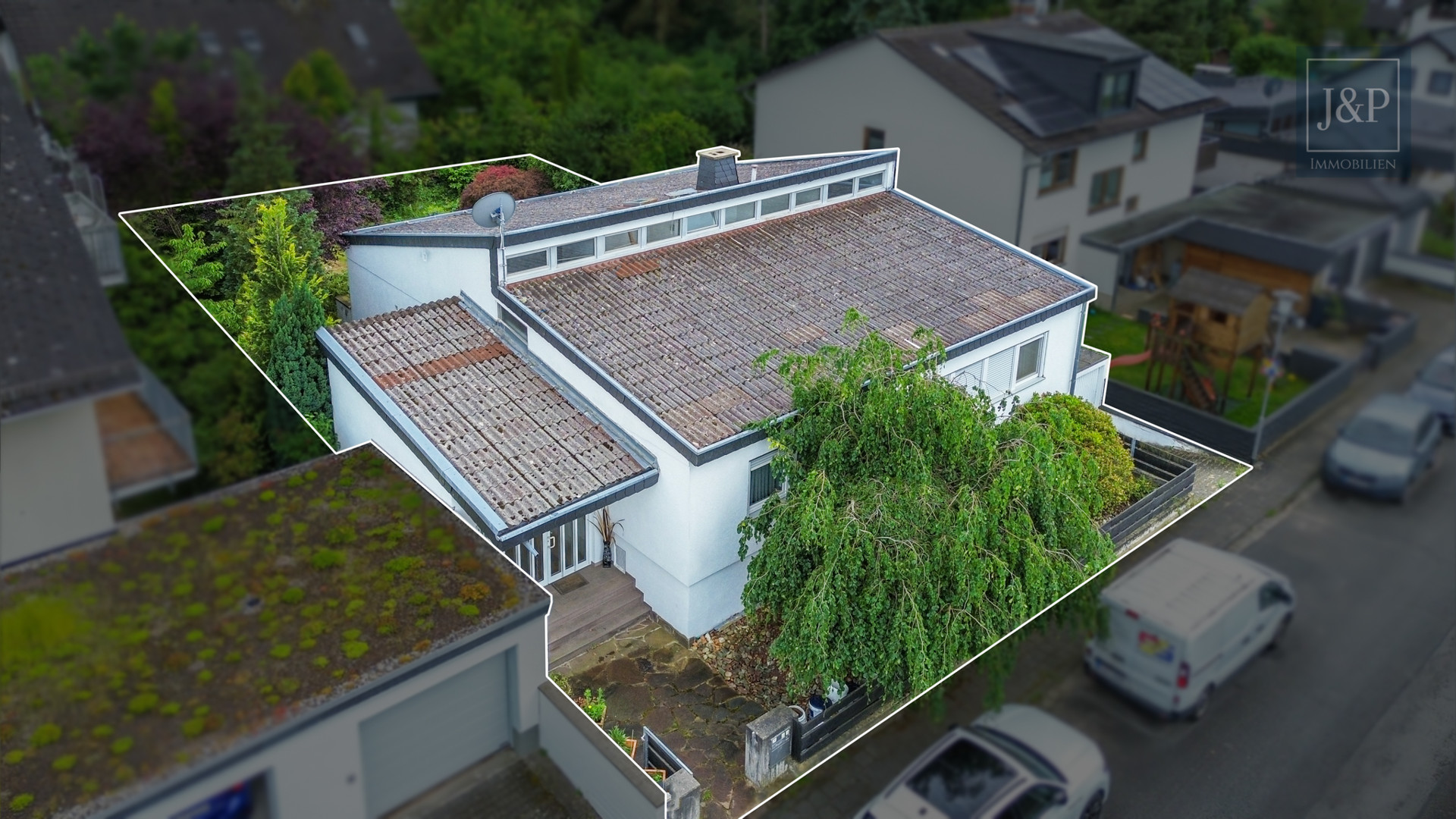 Sanierter Bungalow mit Ausbaupotenzial für zwei Einliegerwohnungen! - Außenansicht