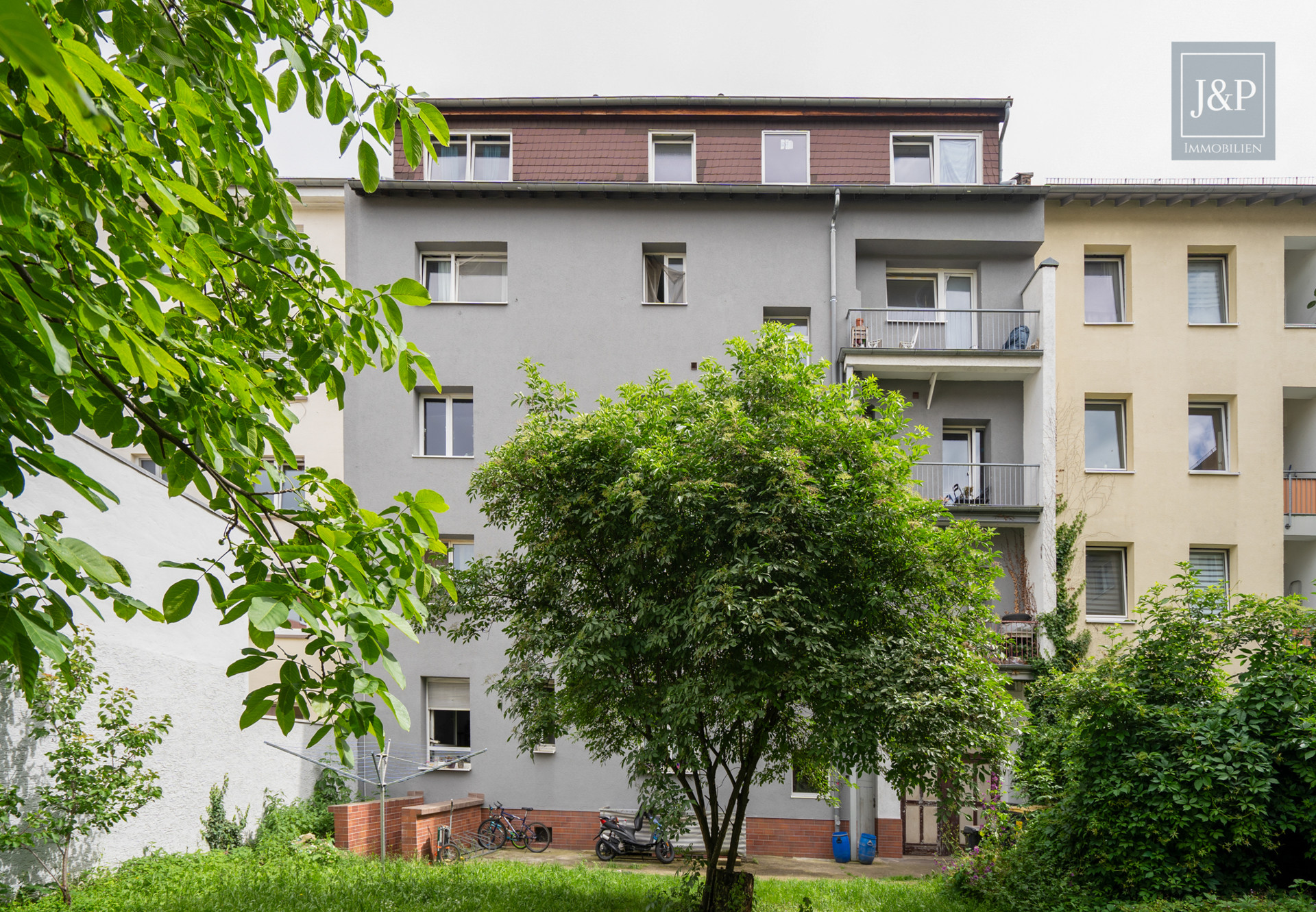 Voll vermietetes 17-Parteien-Mehrfamilienhaus in Mainz-Kastel! - Außenansicht