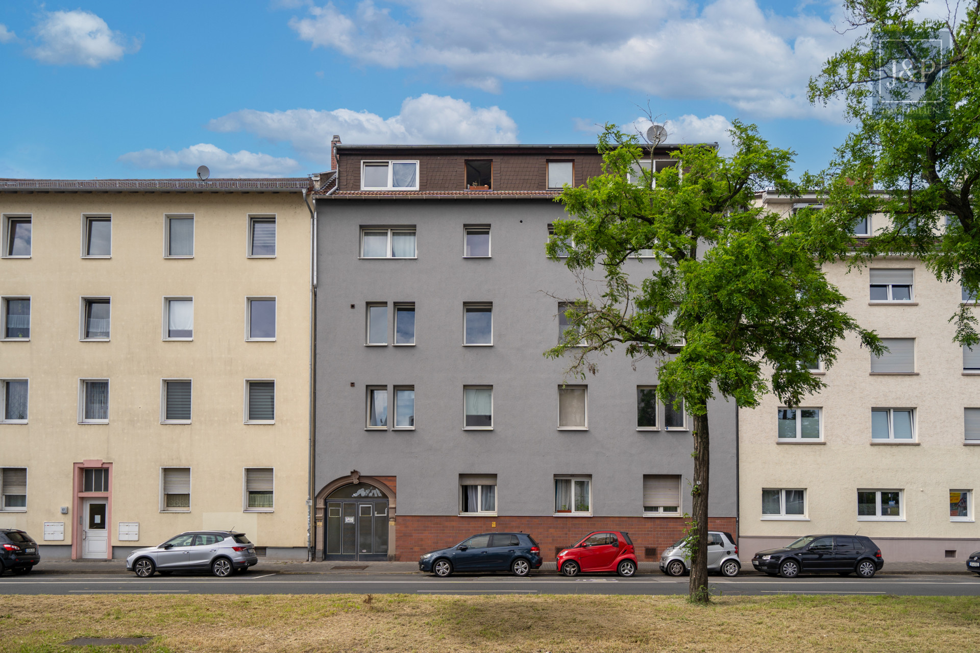 Voll vermietetes 17-Parteien-Mehrfamilienhaus in Mainz-Kastel! - Außenansicht