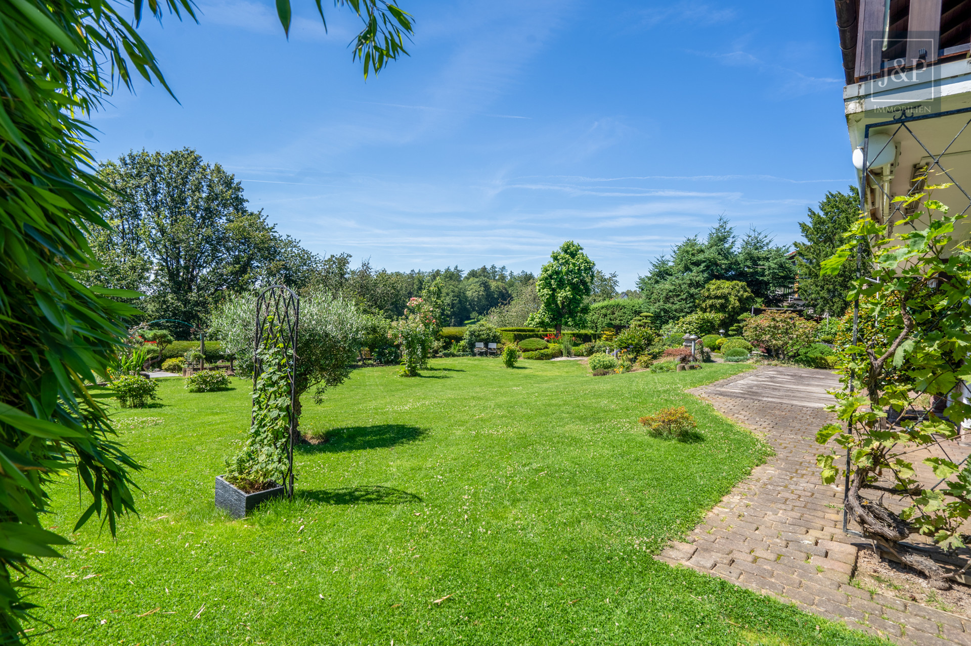 Freistehendes Einfamilienhaus in traumhafter Lage mit unverbaubarer Aussicht! - Garten