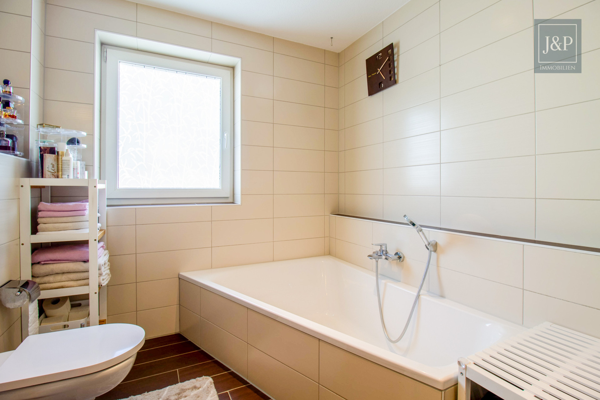 Erbbau in Top-Lage: Großzügige 4-Zimmer-Wohnung mit hochwertiger Ausstattung! - Badezimmer