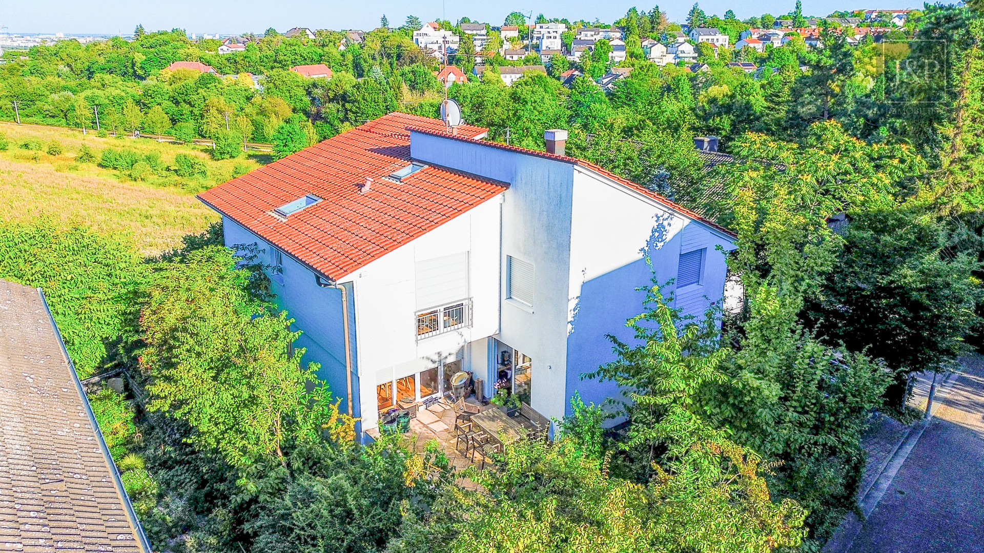 Vollsaniertes Architektenhaus mit Einliegerbereich und Weitblick direkt am Feldrand - Außenansicht