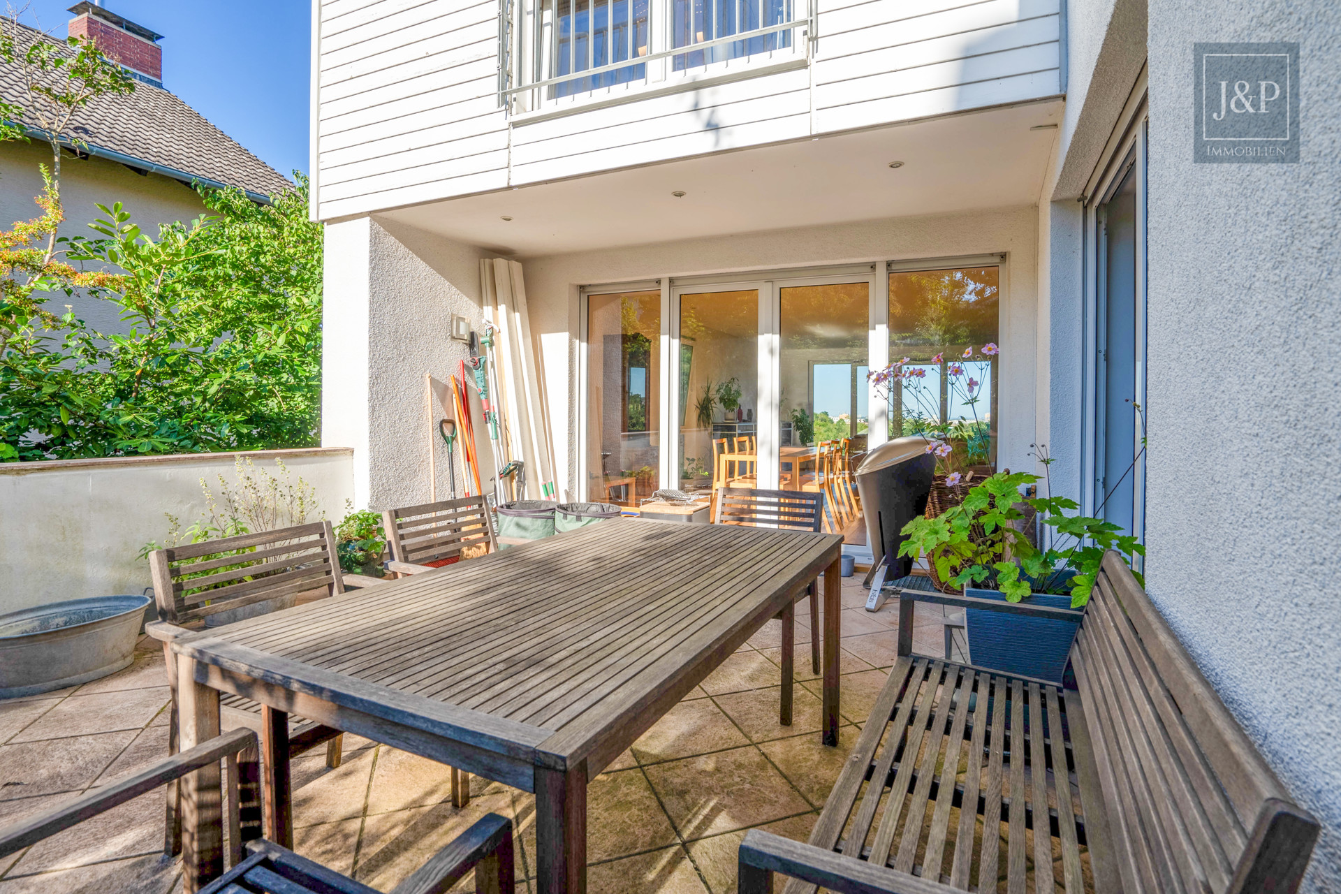 Vollsaniertes Architektenhaus mit Einliegerbereich und Weitblick direkt am Feldrand - Terrasse