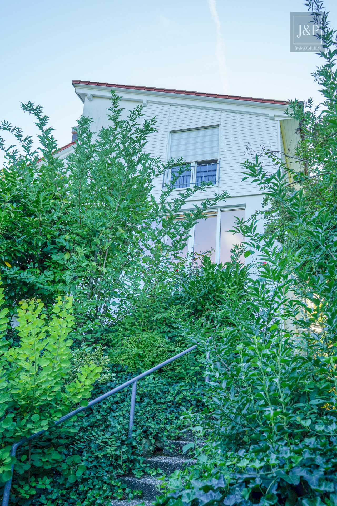 Vollsaniertes Architektenhaus mit Einliegerbereich und Weitblick direkt am Feldrand - Außenansicht