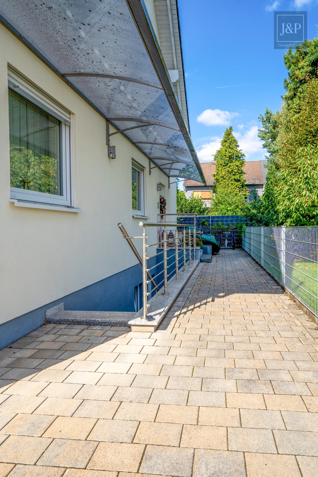 Traumhafte DHH mit Südterrasse und ELW - Ruhige und zentrale Lage in Dörnigheim - Eingangsbereich