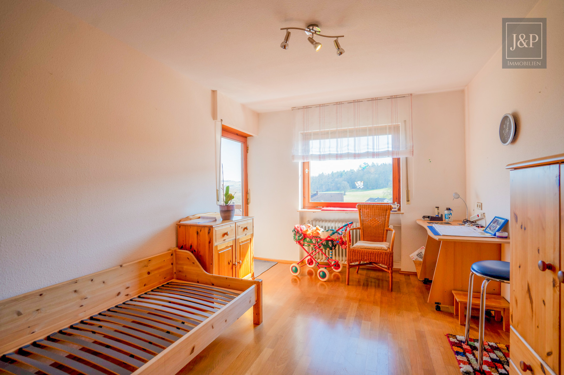 Idyllisches Einfamilienhaus in begehrter Lage mit großem Garten und unverbaubarem Naturblick - OG Kinderzimmer