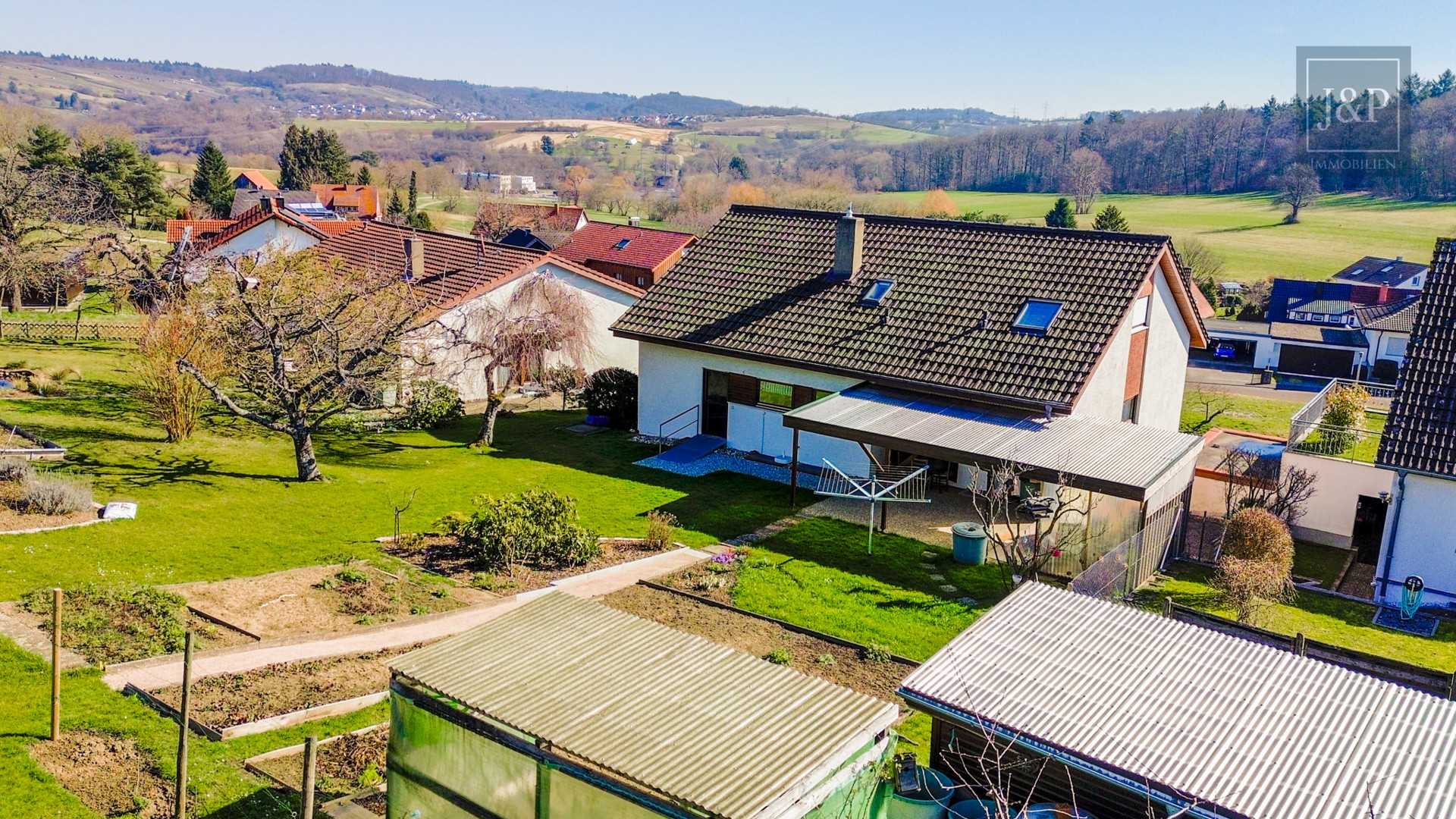 Idyllisches Einfamilienhaus in begehrter Lage mit großem Garten und unverbaubarem Naturblick - Außenansicht 3