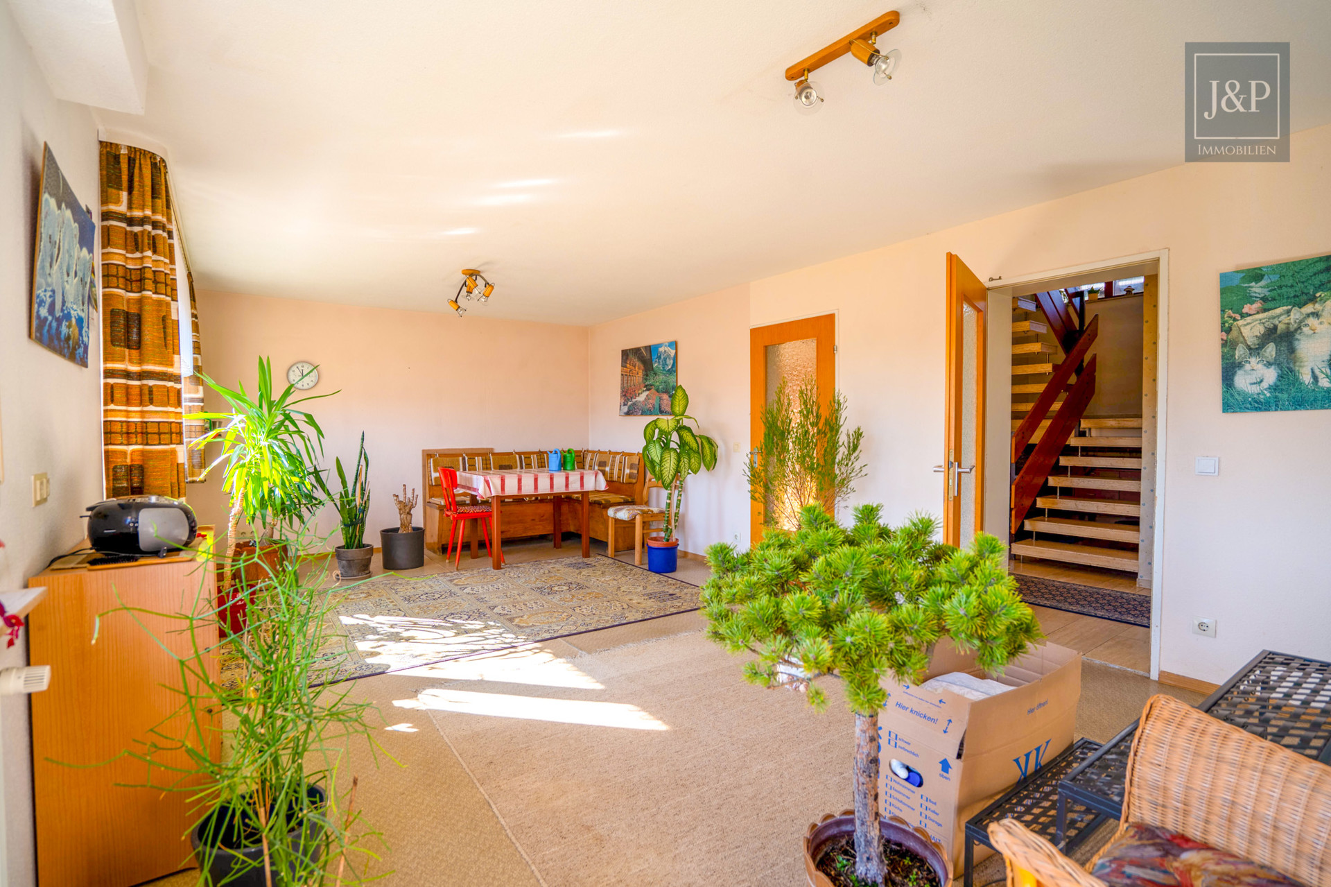 Idyllisches Einfamilienhaus in begehrter Lage mit großem Garten und unverbaubarem Naturblick - EG Wohnraum