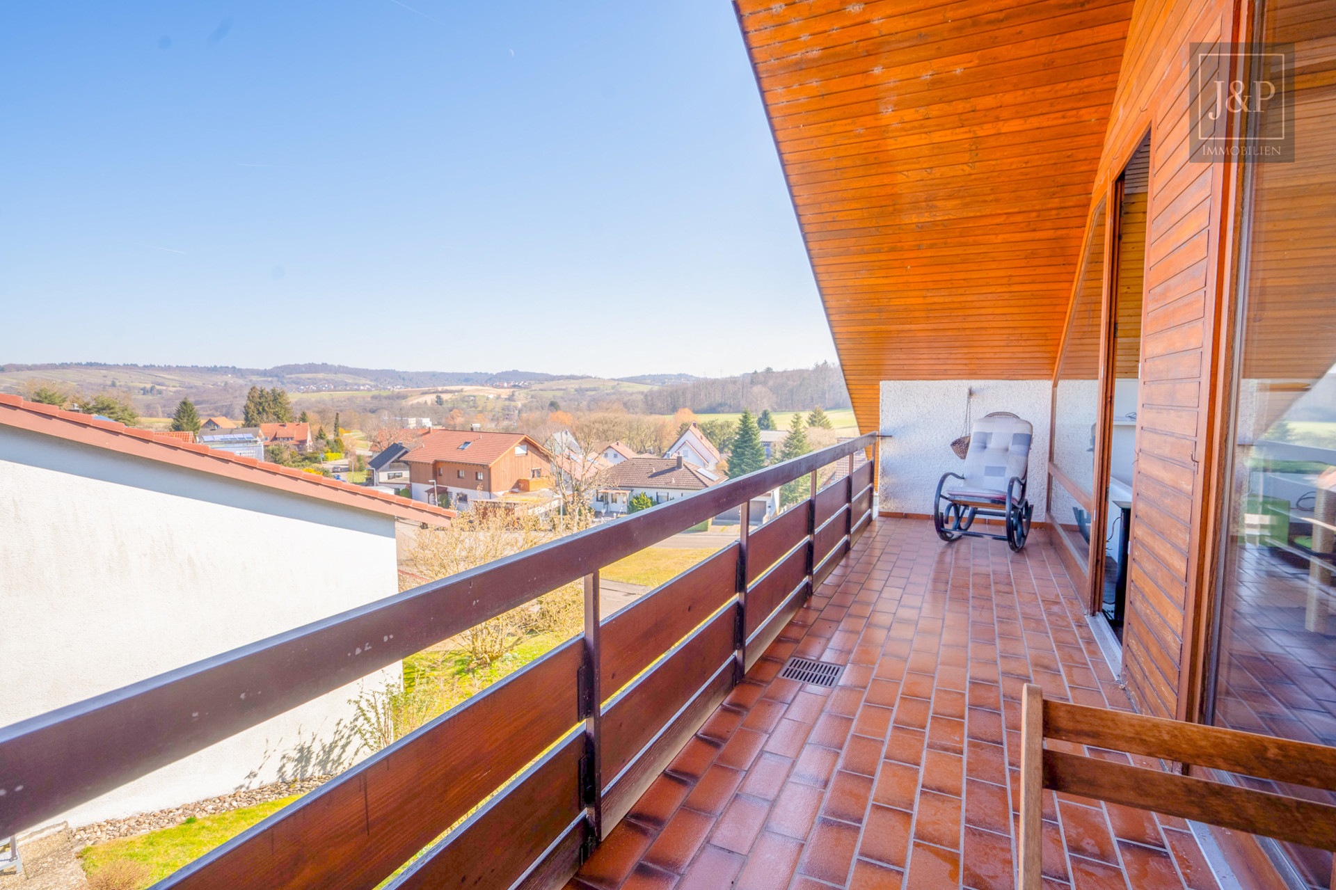 Idyllisches Einfamilienhaus in begehrter Lage mit großem Garten und unverbaubarem Naturblick - DG Balkon 2