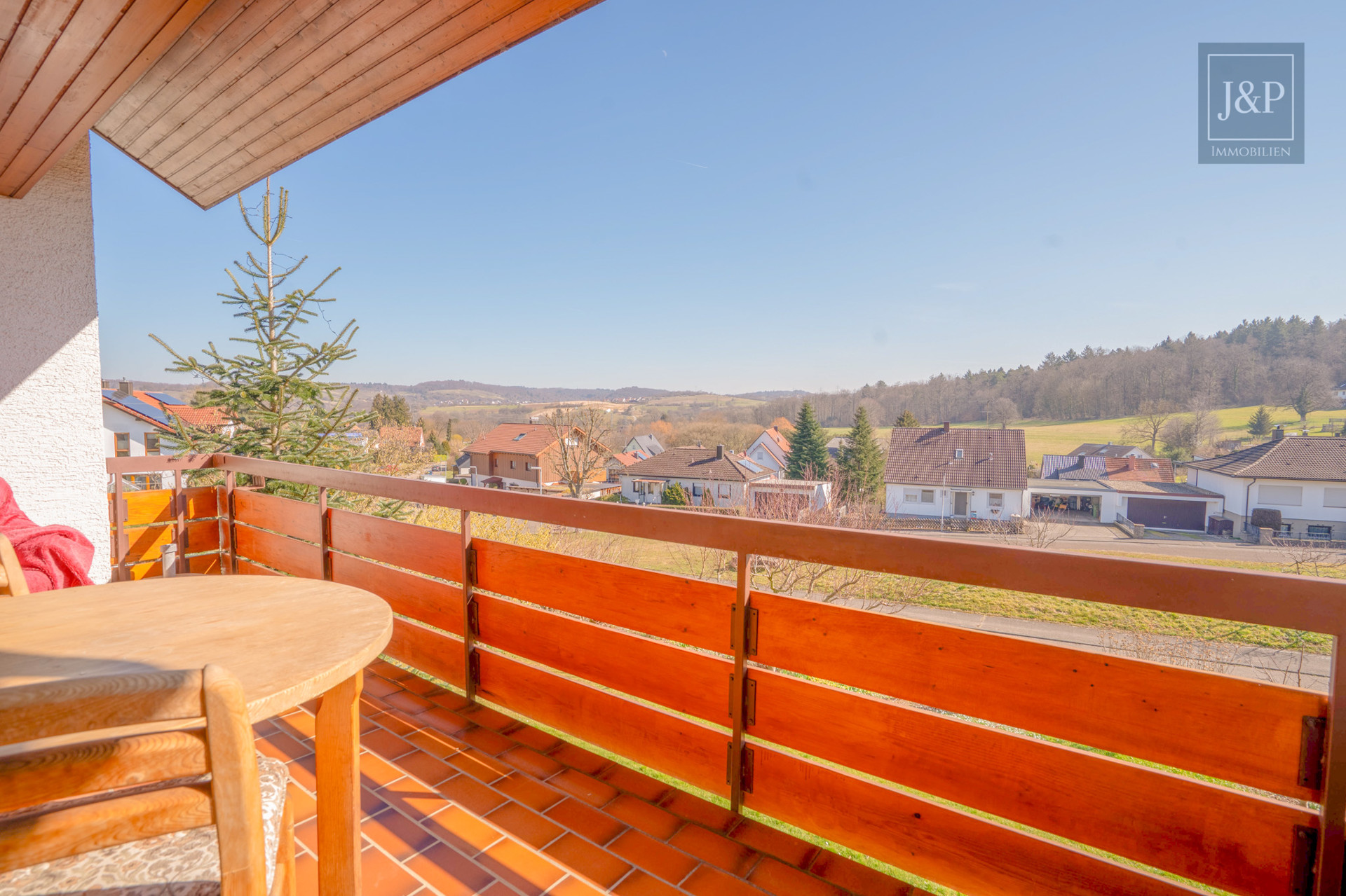 Idyllisches Einfamilienhaus in begehrter Lage mit großem Garten und unverbaubarem Naturblick - OG Balkon