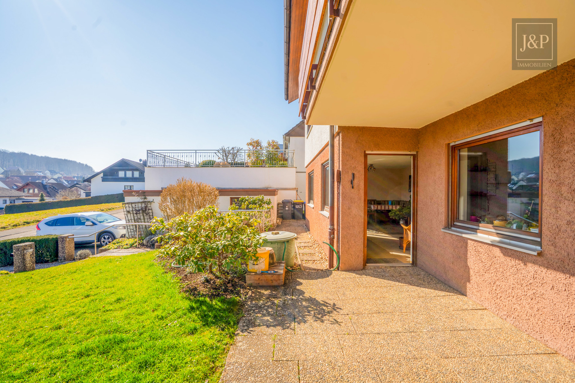 Idyllisches Einfamilienhaus in begehrter Lage mit großem Garten und unverbaubarem Naturblick - Außenansicht 6