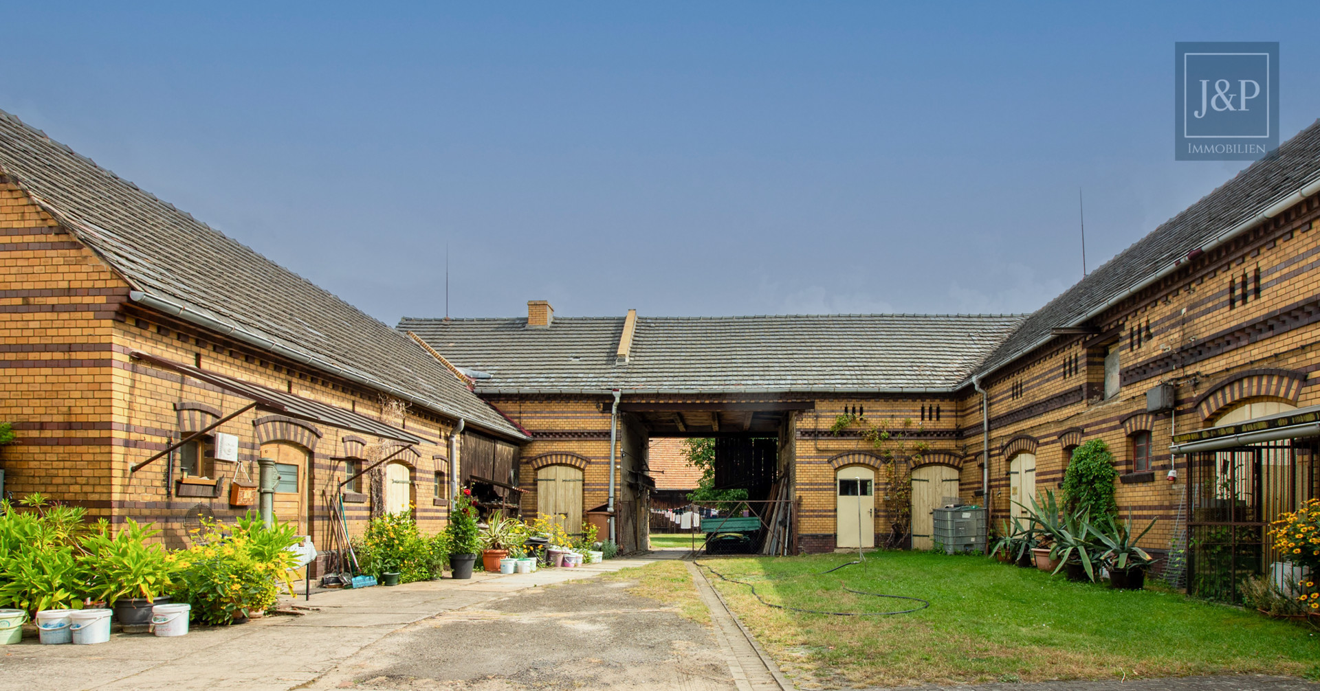 Historischer 3-Seiten-Hof in Lübben: Ihr Traum vom Landleben im Herzen des Spreewalds - Außenansicht 3-Seiten-Hof