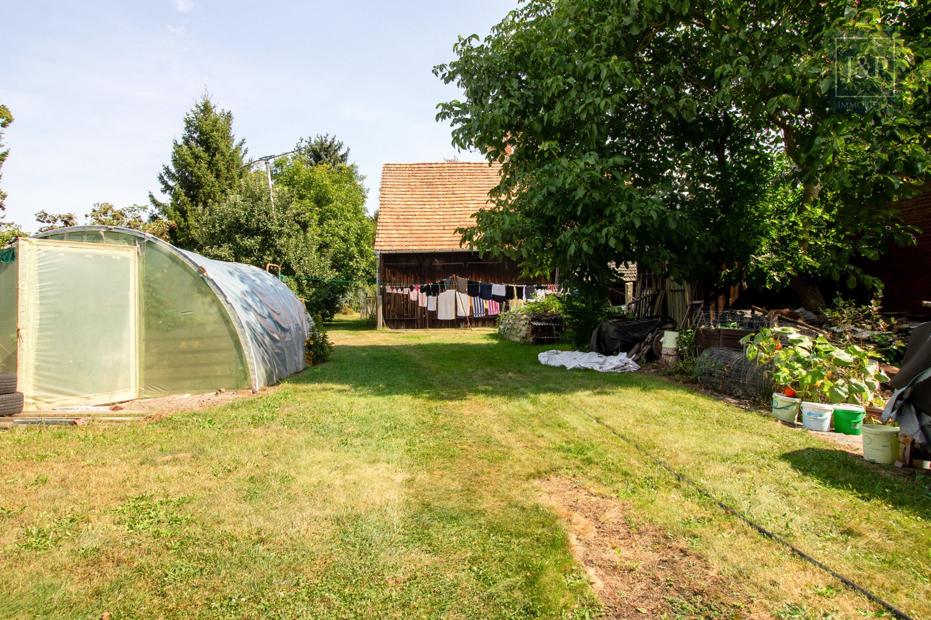 Historischer 3-Seiten-Hof in Lübben: Ihr Traum vom Landleben im Herzen des Spreewalds - Gartenbereich mit Scheune