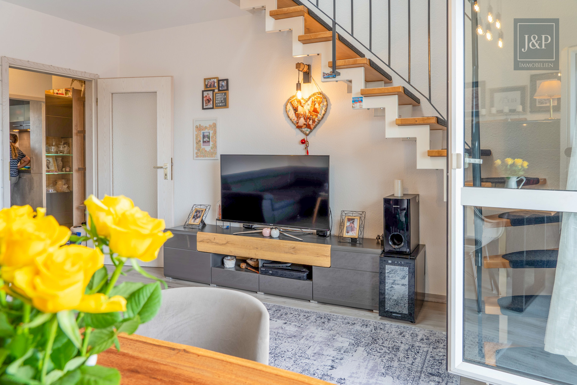 Lichtdurchflutete Maisonettewohnung mit traumhaftem Blick ins Grüne in Rüsselsheim - Wohn-/Essbereich