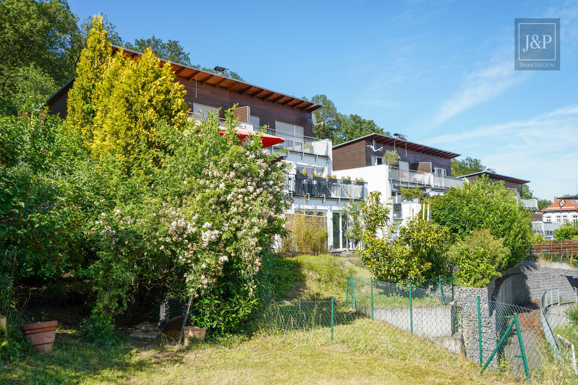 Großzügig geschnittene Zweizimmerwohnung im Grünen mit Garten (Südausrichtung) & Energieklasse A ! - Garten