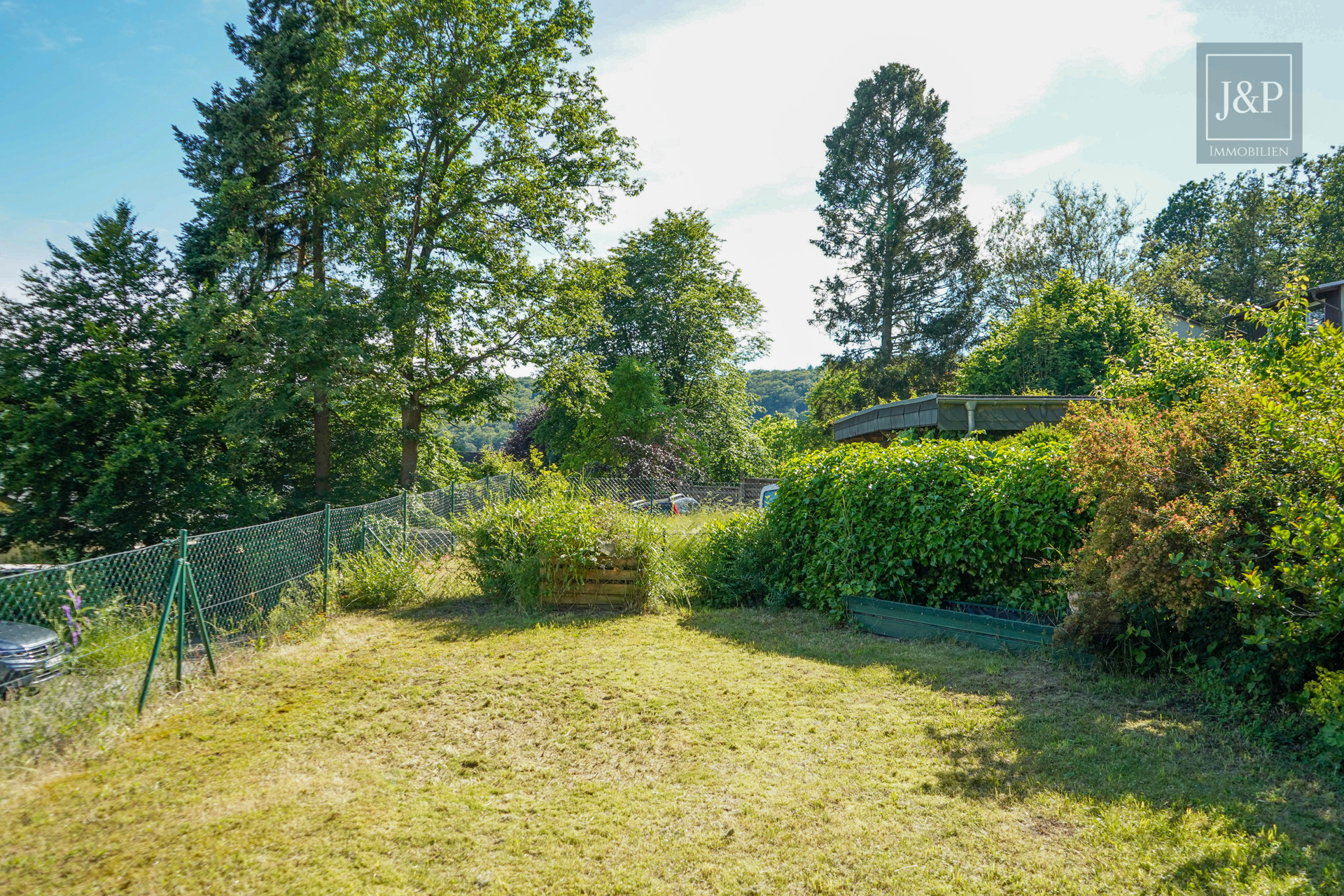 Großzügig geschnittene Zweizimmerwohnung im Grünen mit Garten (Südausrichtung) & Energieklasse A ! - Garten