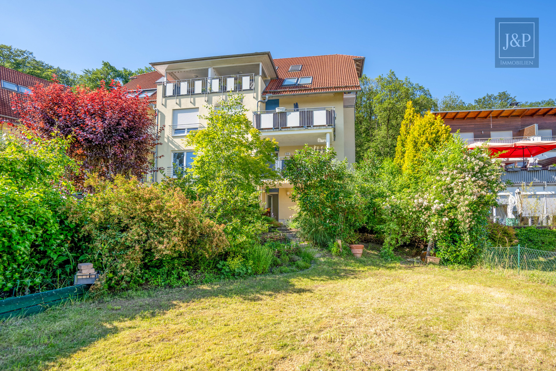 Großzügig geschnittene Zweizimmerwohnung im Grünen mit Garten (Südausrichtung) & Energieklasse A ! - Garten