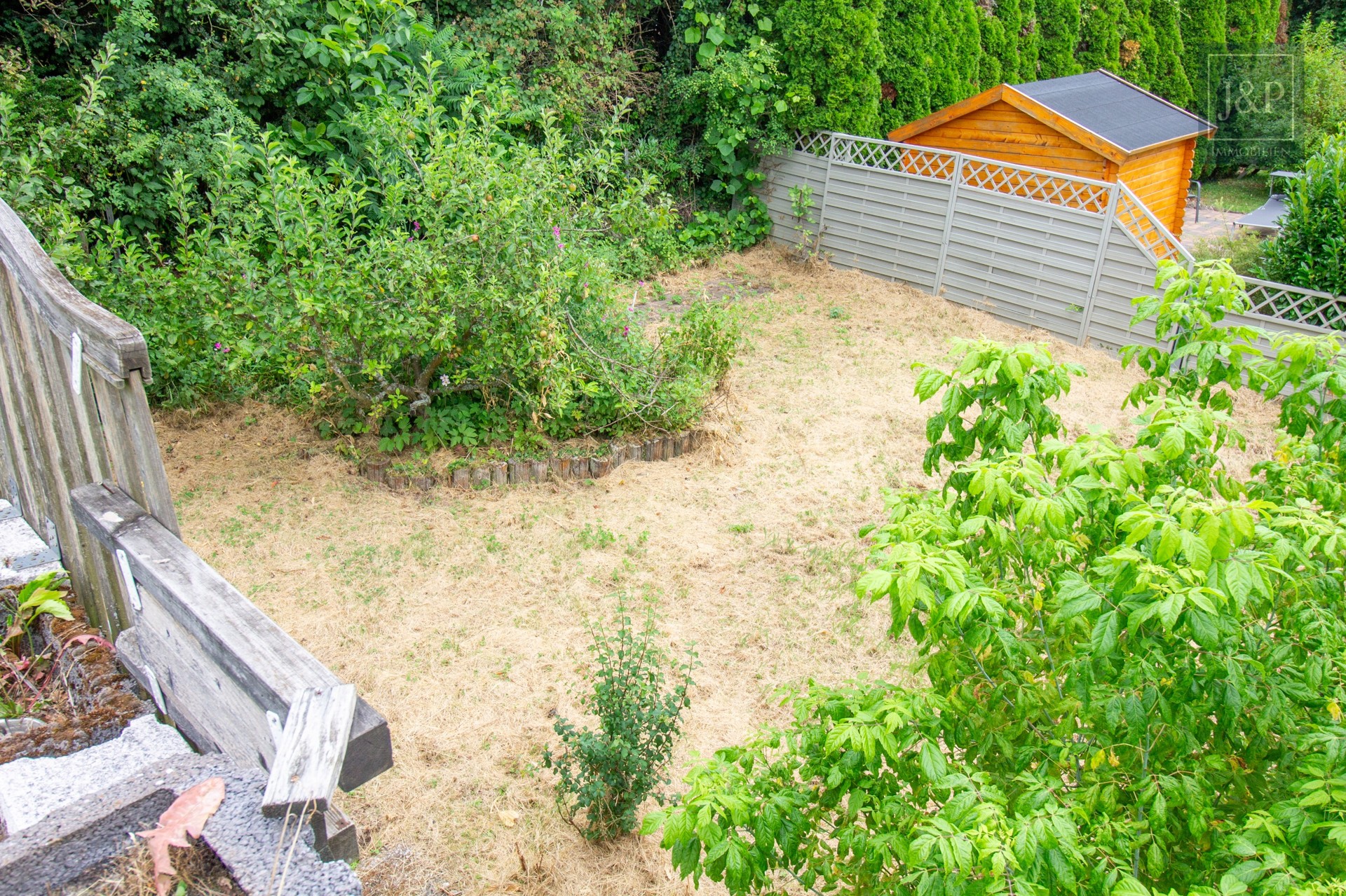 Charmantes Mehrfamilienhaus mit großem Gestaltungspotential in idyllischer Lage - Garten