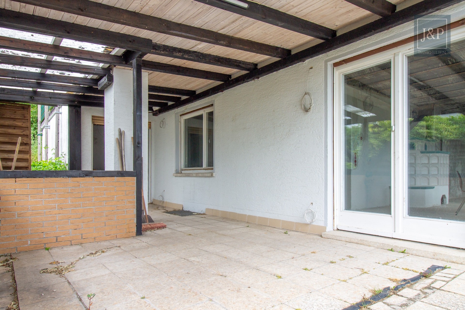 Charmantes Mehrfamilienhaus mit großem Gestaltungspotential in idyllischer Lage - Terrasse 1