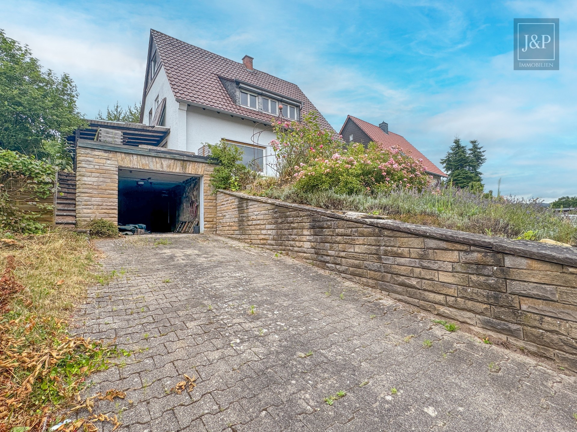 Charmantes Mehrfamilienhaus mit großem Gestaltungspotential in idyllischer Lage - Stellplatz + Garage