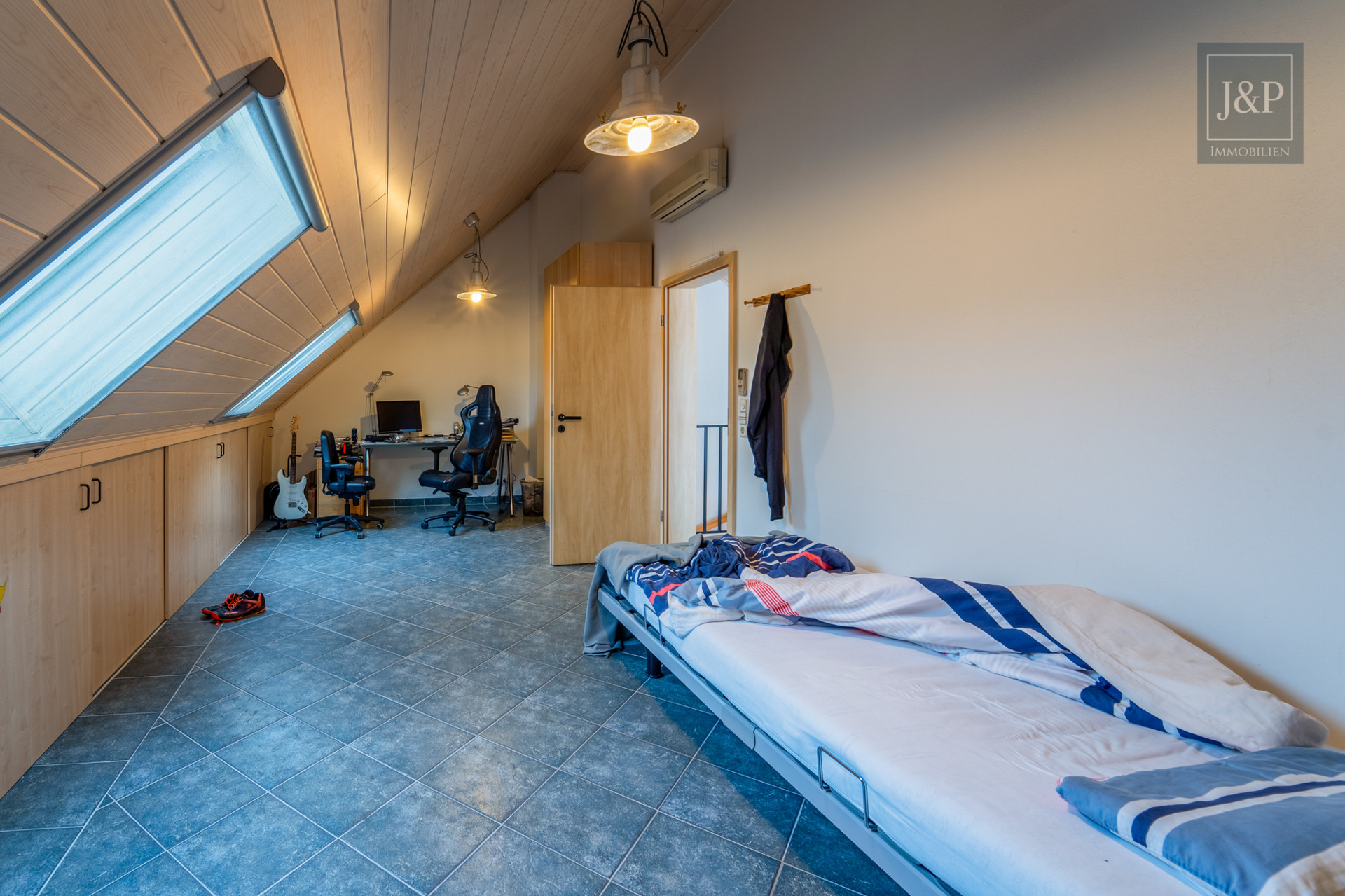 Architektonisches Highlight: Großzügige Doppelhaushälfte mit Luftraum & Smarthome - Schlafzimmer 3