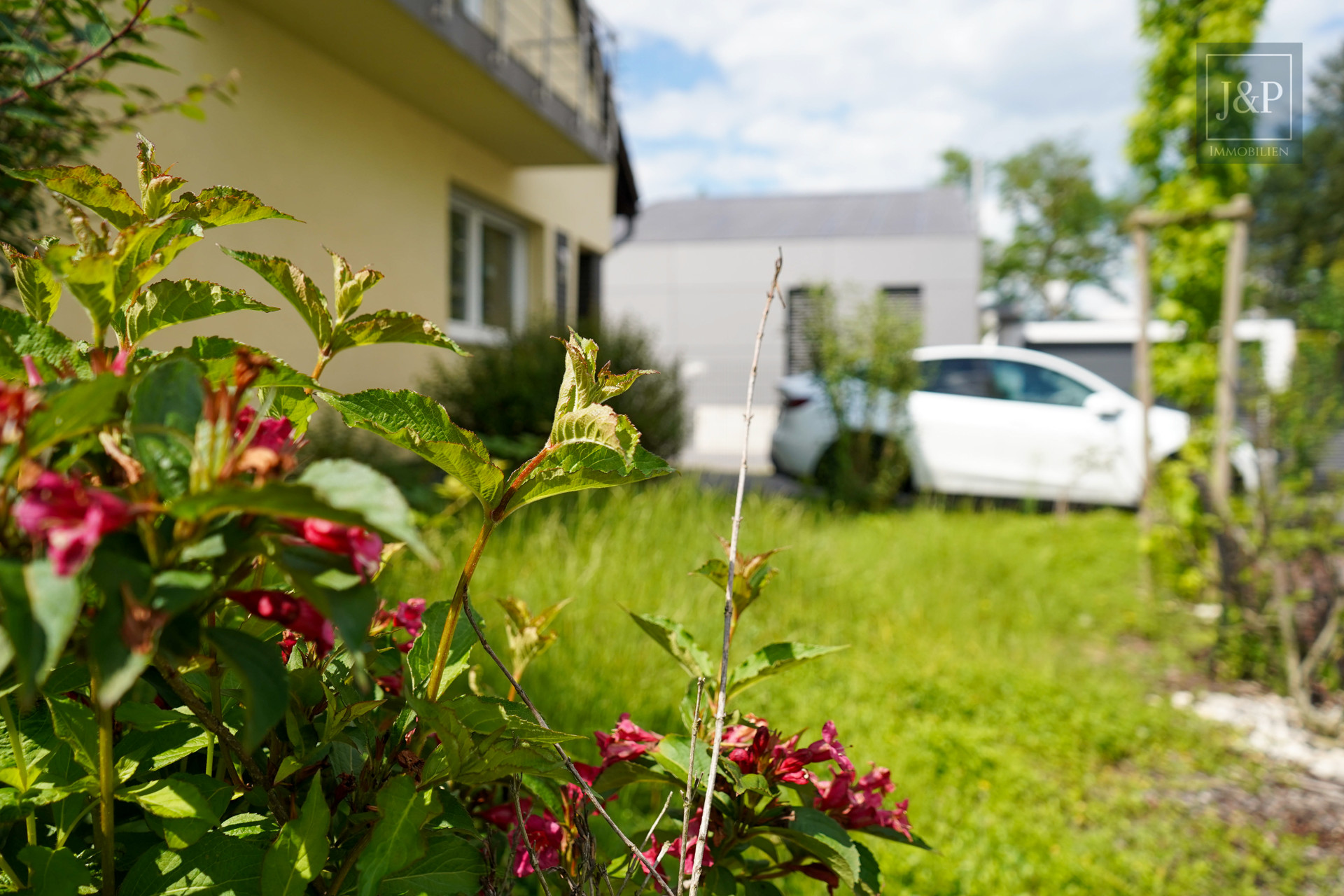 Kernsaniertes EFH mit Vollwärmeschutz und einzigartigem Garten. Stichstraßenlage im Musikerviertel! - Außenansicht