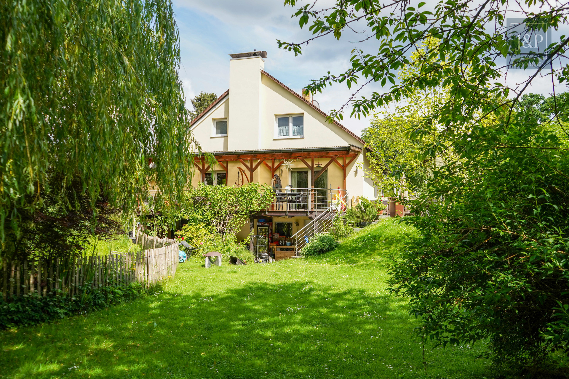 Kernsaniertes EFH mit Vollwärmeschutz und einzigartigem Garten. Stichstraßenlage im Musikerviertel! - Außenansicht