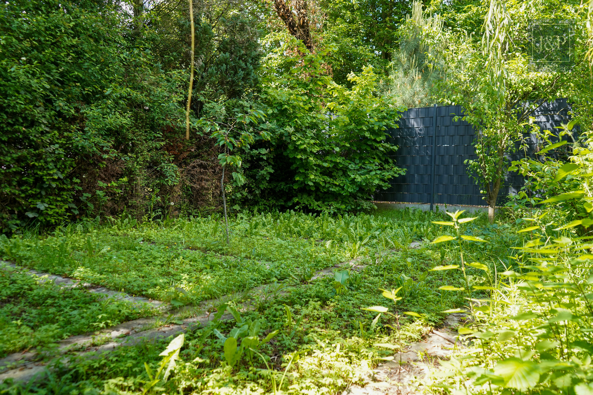 Kernsaniertes EFH mit Vollwärmeschutz und einzigartigem Garten. Stichstraßenlage im Musikerviertel! - Außenansicht