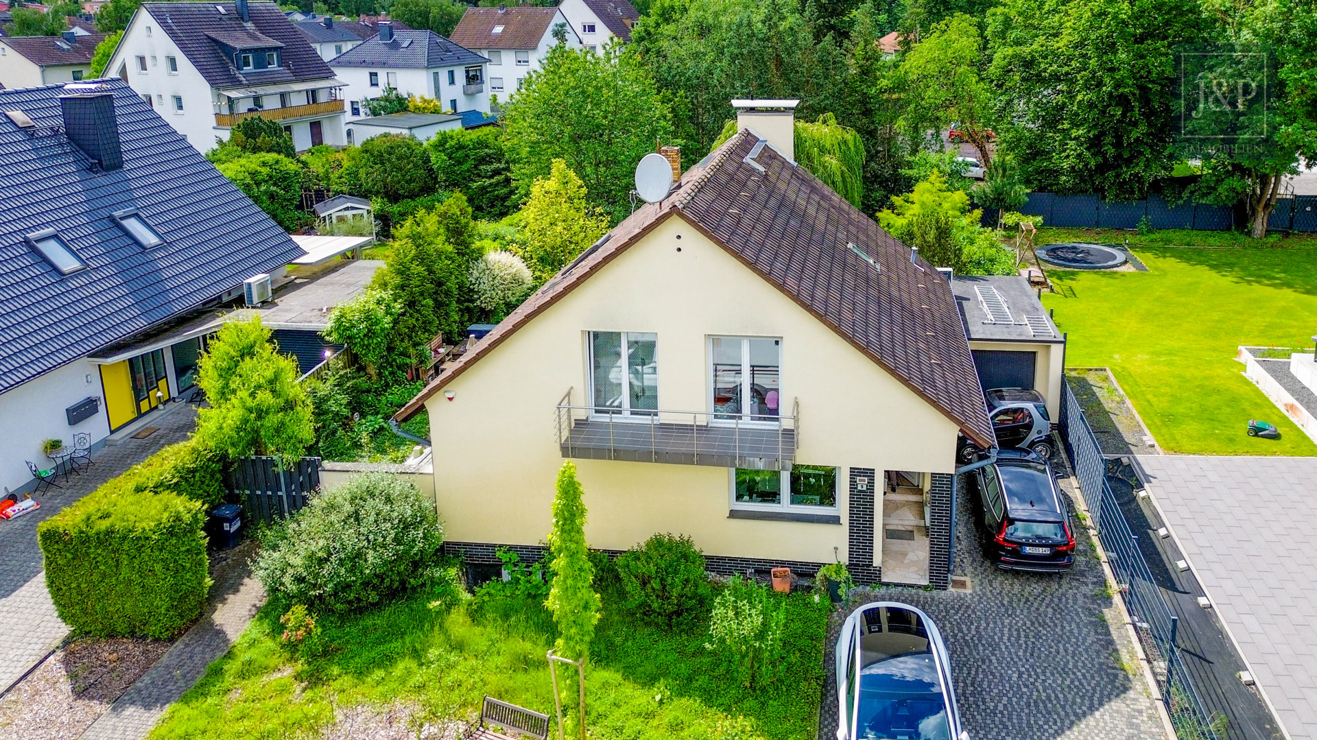 Kernsaniertes EFH mit Vollwärmeschutz und einzigartigem Garten. Stichstraßenlage im Musikerviertel! - Außenansicht